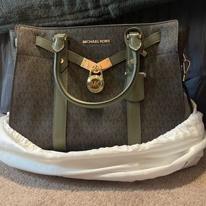 Michael Kors Signature Nouveau Hamilton large satchel with army green accents